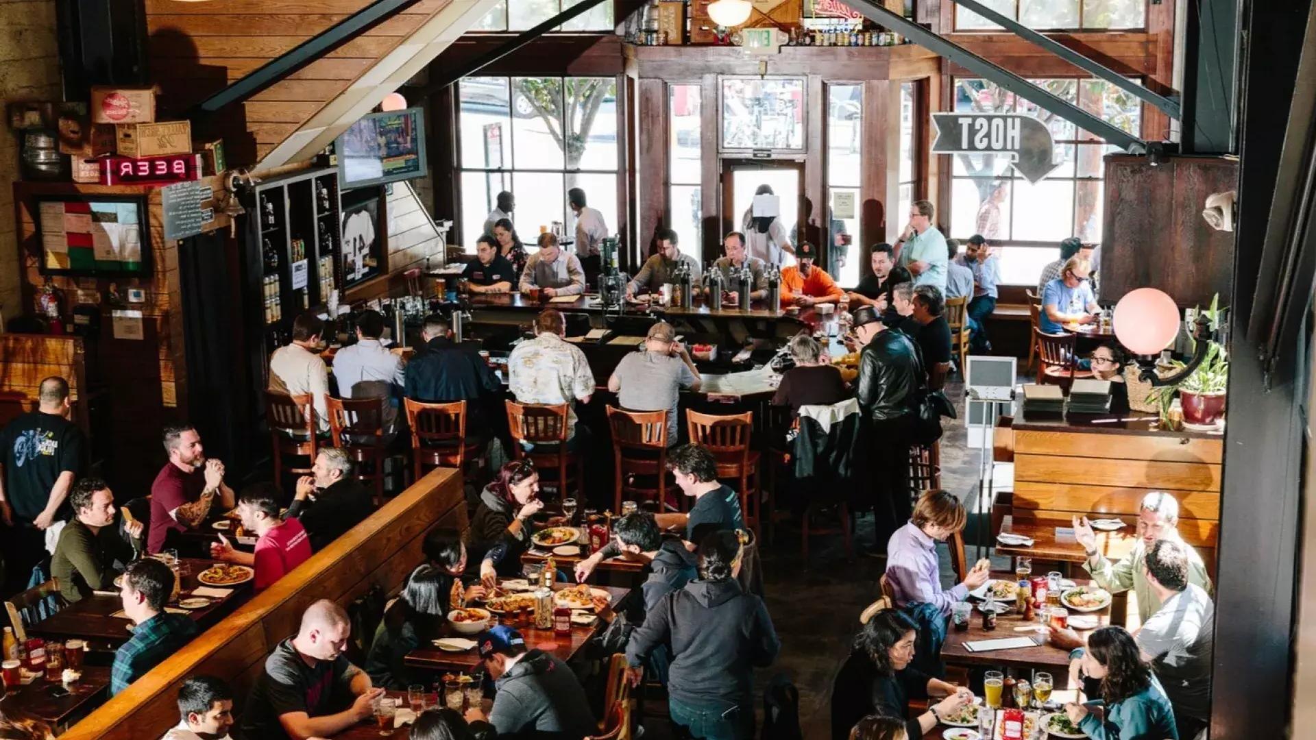 贝博体彩app第二十一条修正案在酒厂内就餐的常客。