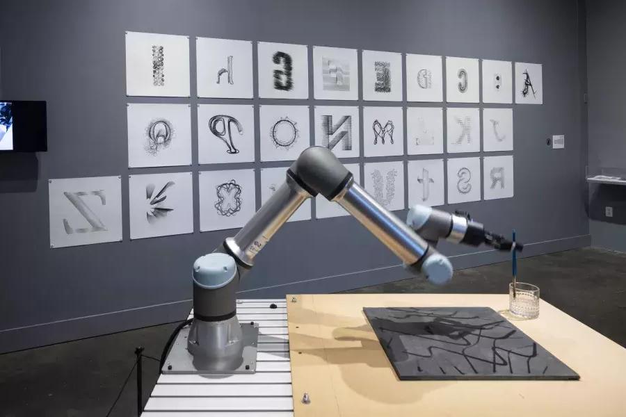 Sr. Roboto, 2024, Museu de Artesanato e Design. Foto de Henrik Kam.