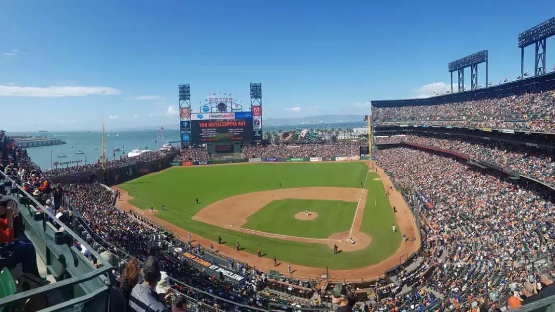 从看台上俯瞰贝博体彩app甲骨文公园的景色, with the baseball diamond in the foreground and San Francisco Bay in the background.